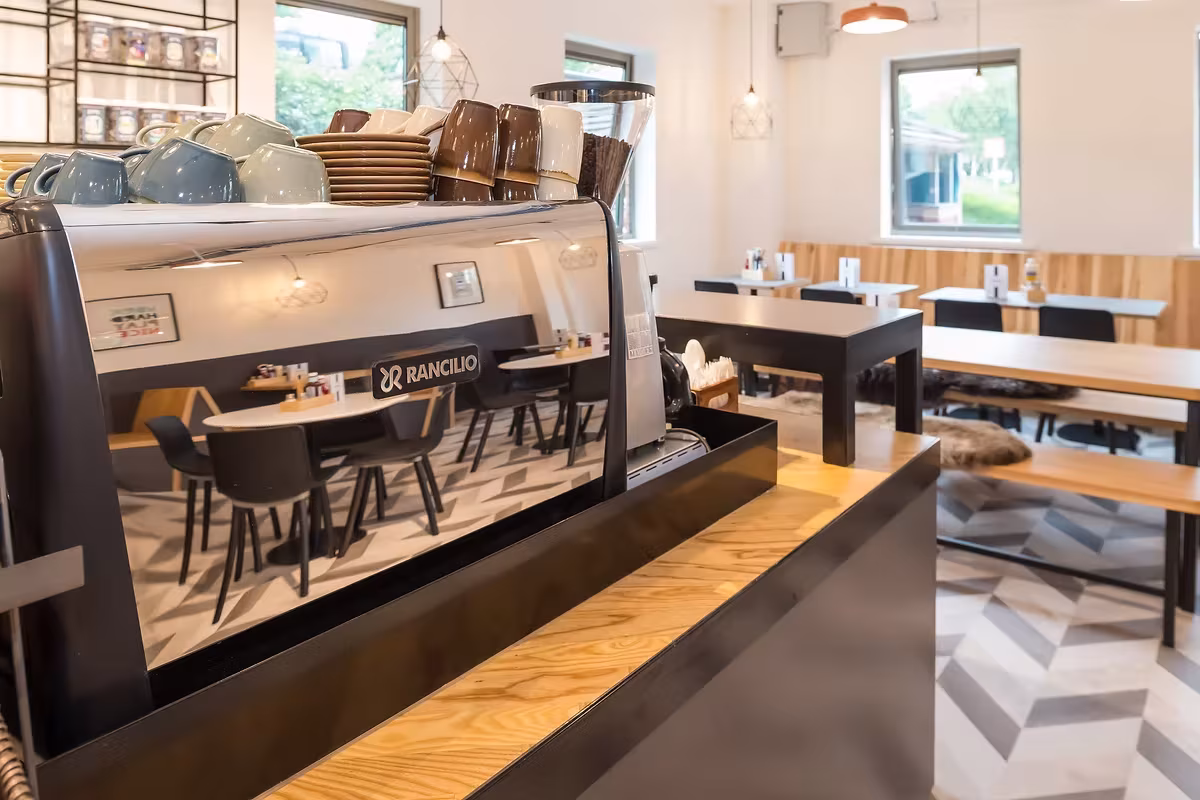 uwe-canteen-counter-with-coffee-machine-table-chair