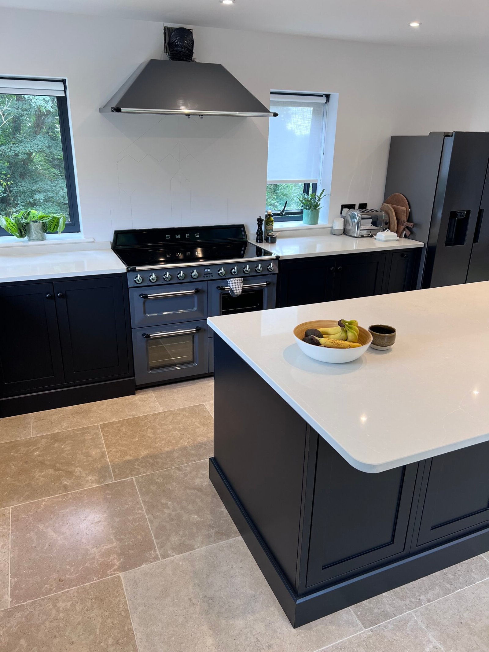 dark-shaker-kitchen-1