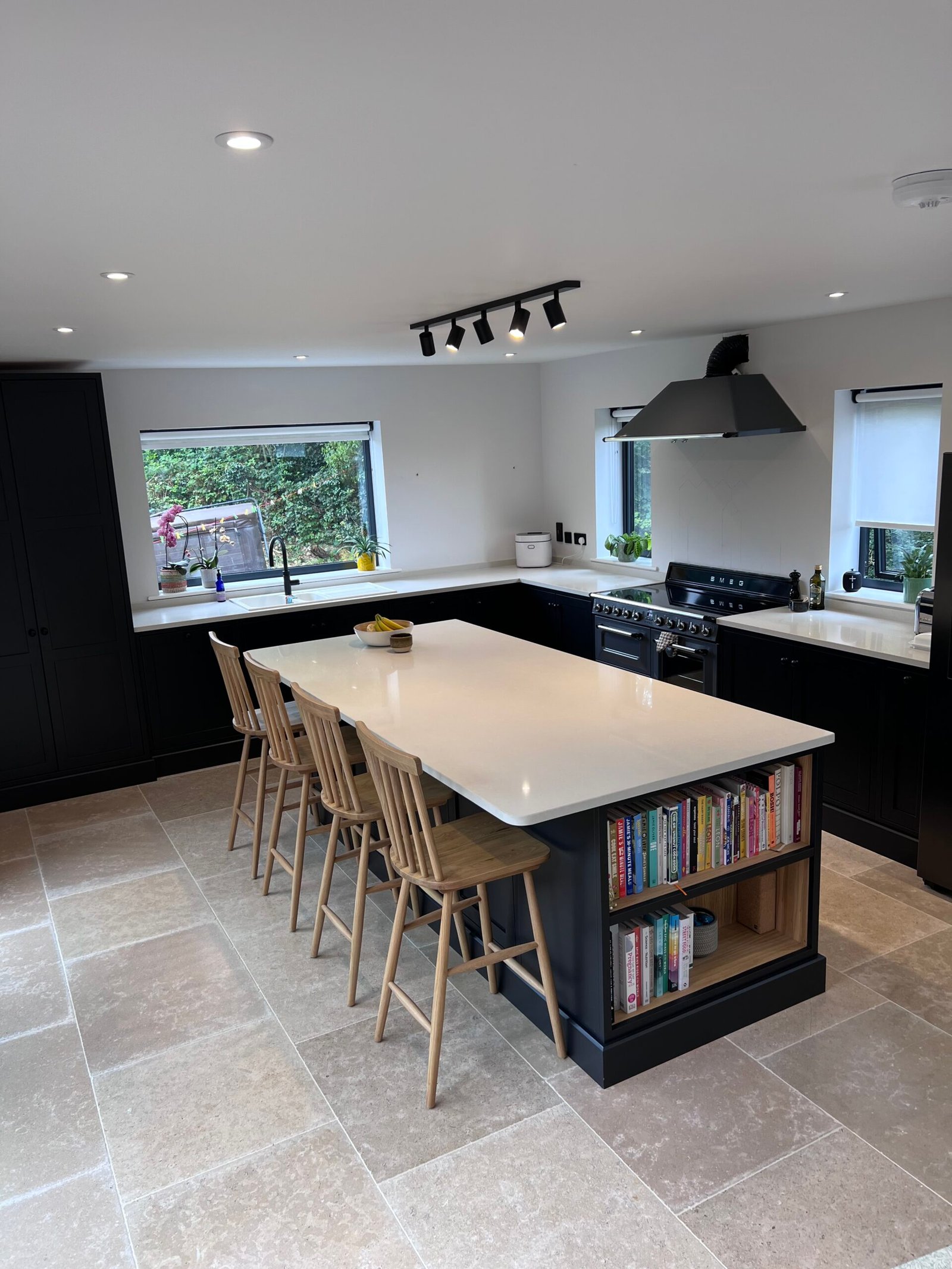 dark-shaker-kitchen-4