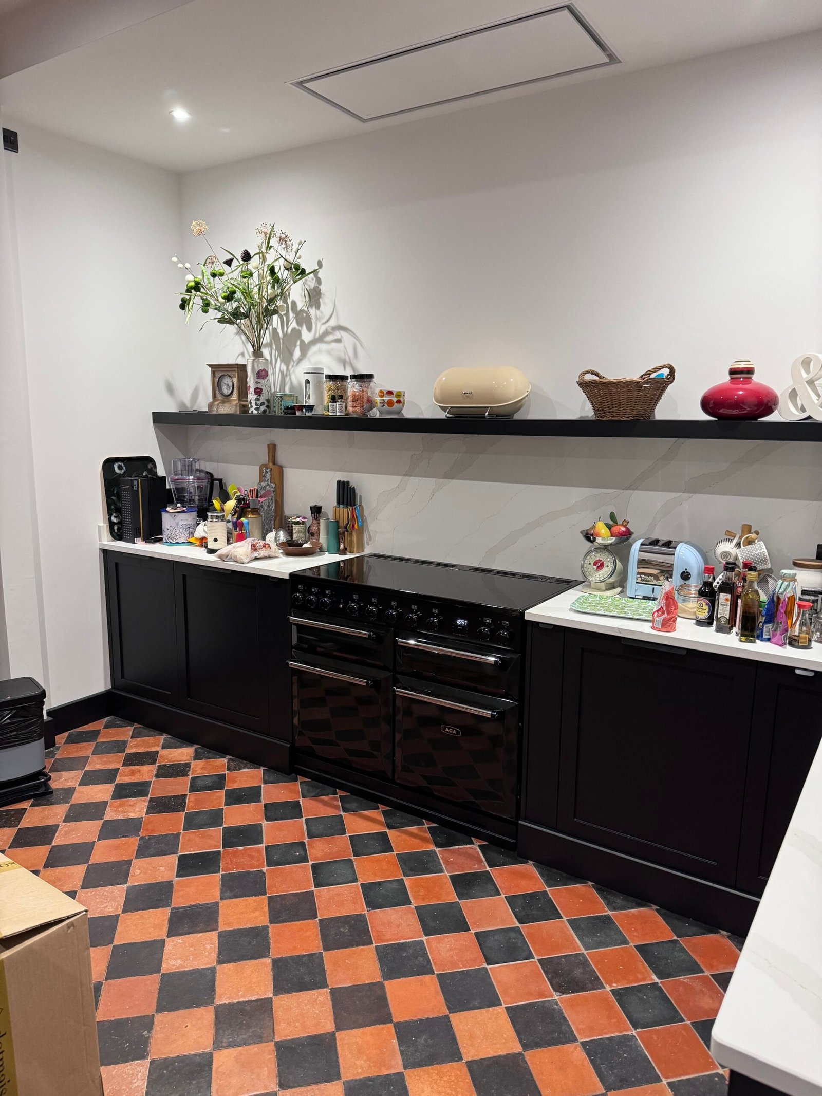 black-shaker-kitchen-4