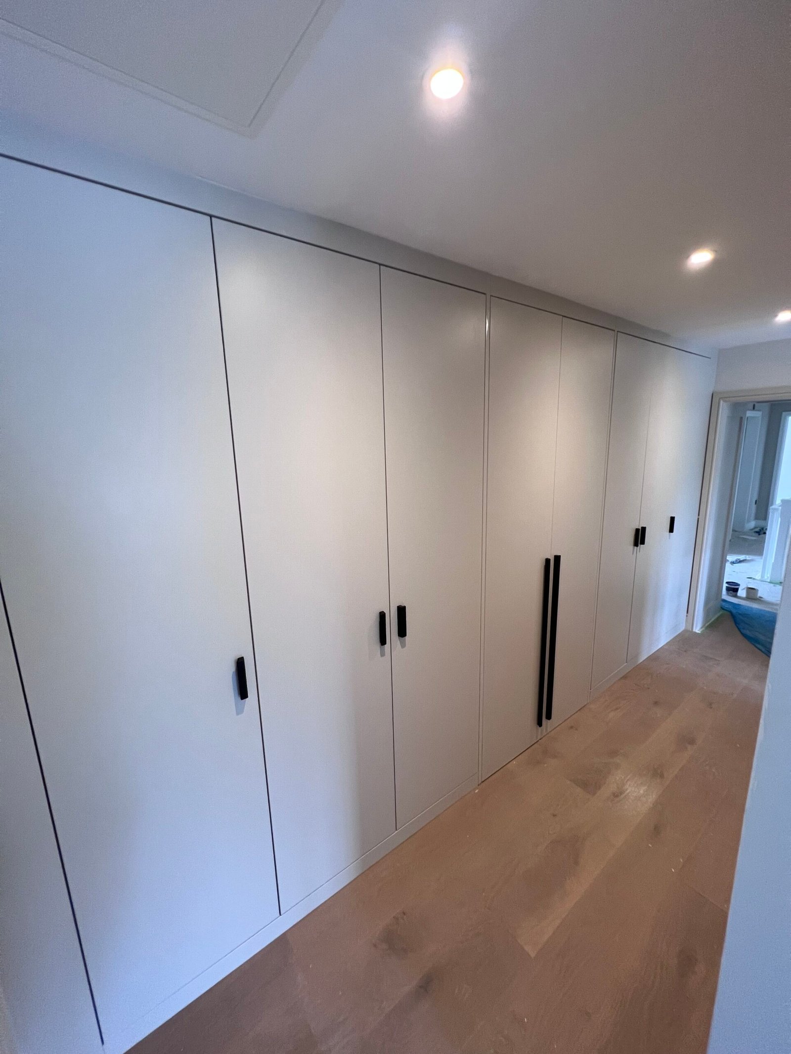 full-wall-wardrobe-1