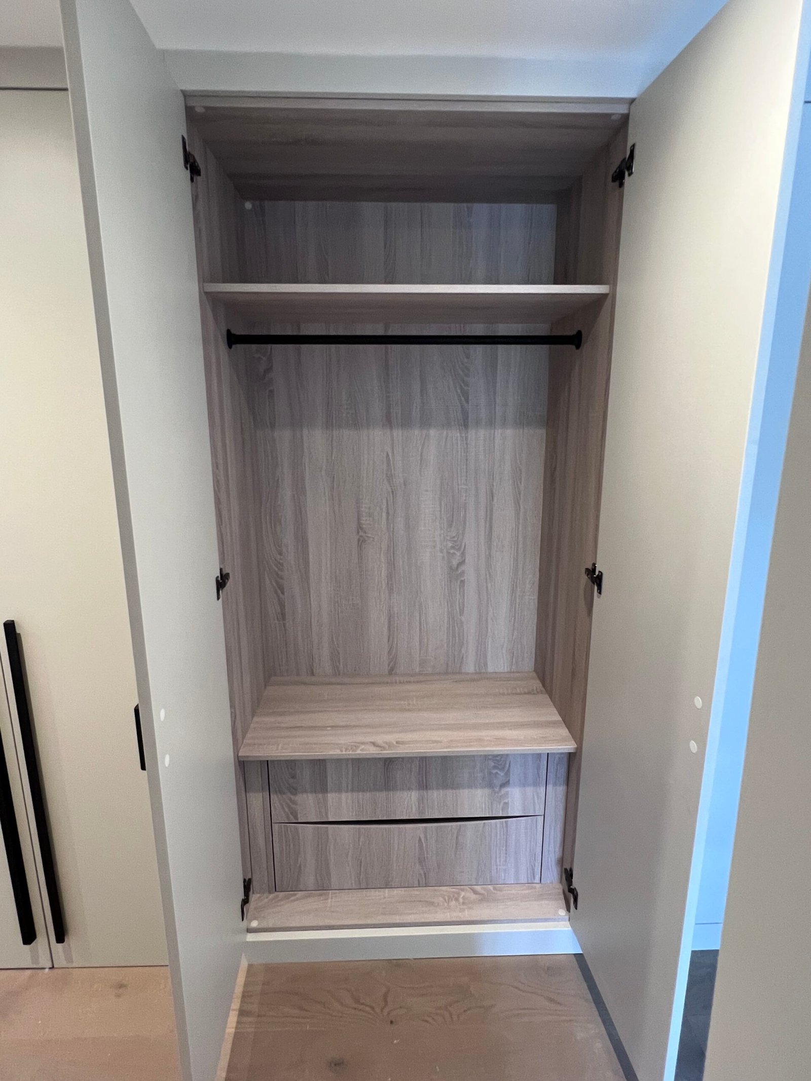 full-wall-wardrobe-2