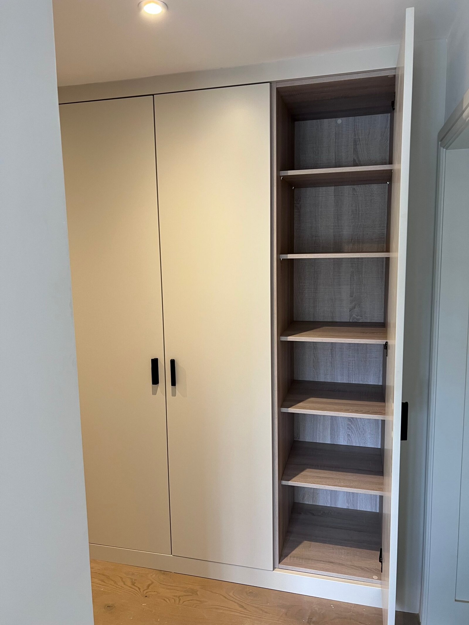 full-wall-wardrobe-3